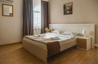 Отель Исаевский Тверь Двухместный номер Делюкс с 1 кроватью или 2 отдельными кроватями и гидромассажной ванной-1