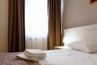 Отель Исаевский Тверь Двухместный номер Делюкс с 1 кроватью или 2 отдельными кроватями и гидромассажной ванной-2