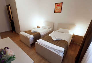 Отель Исаевский Тверь Двухместный номер эконом-класса с 2 отдельными кроватями-1