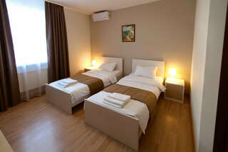 Отель Исаевский Тверь Двухместный номер эконом-класса с 2 отдельными кроватями-5